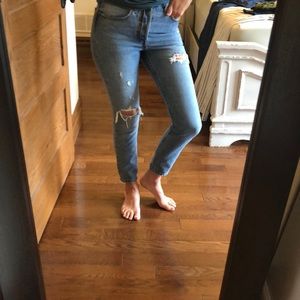 Button fly Levi distressed jeans